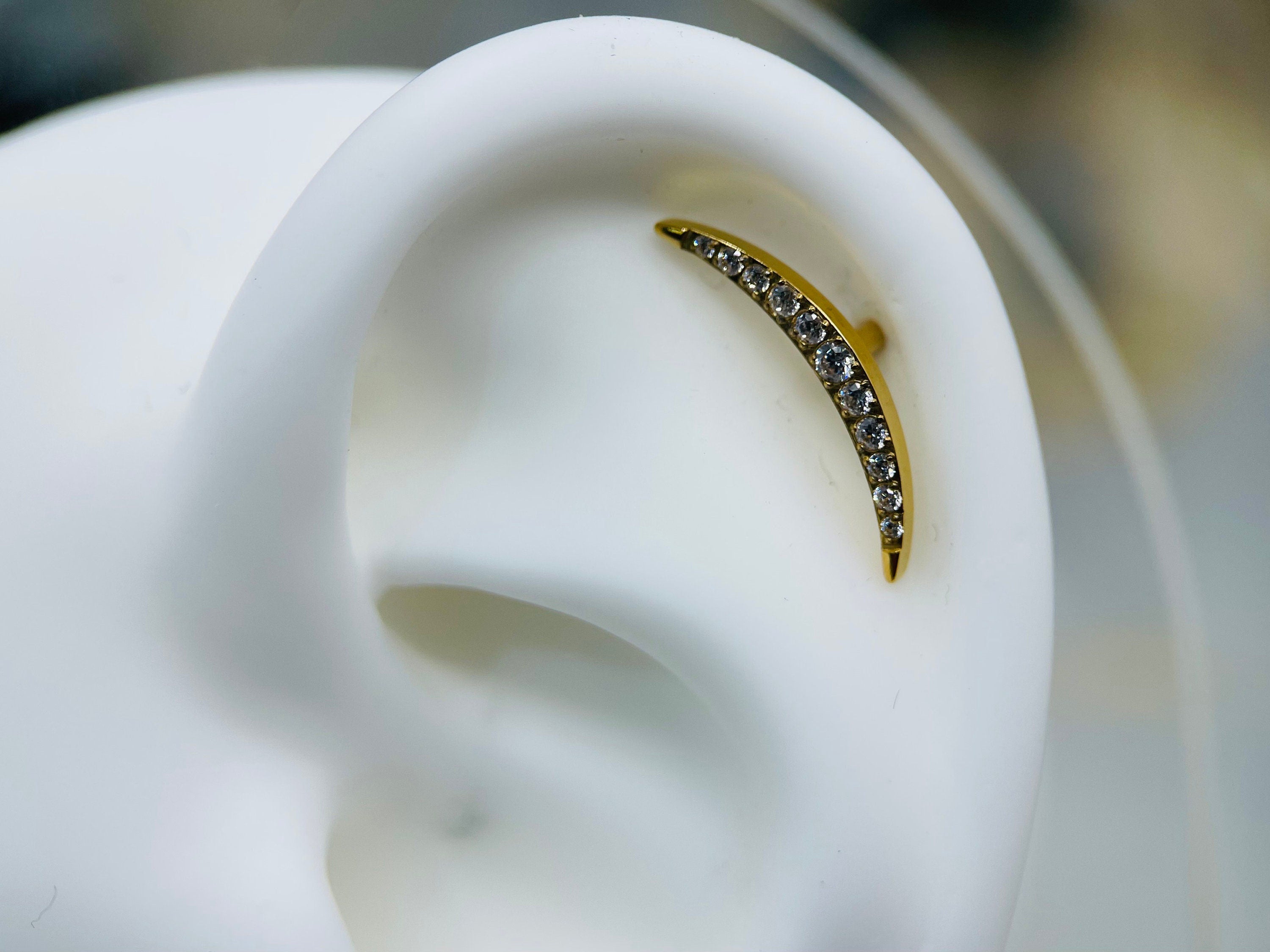 16g Internally Threaded Titanium 6mm 8mm Flat Back Curved Cartilage Earrings Studs for Cartilage